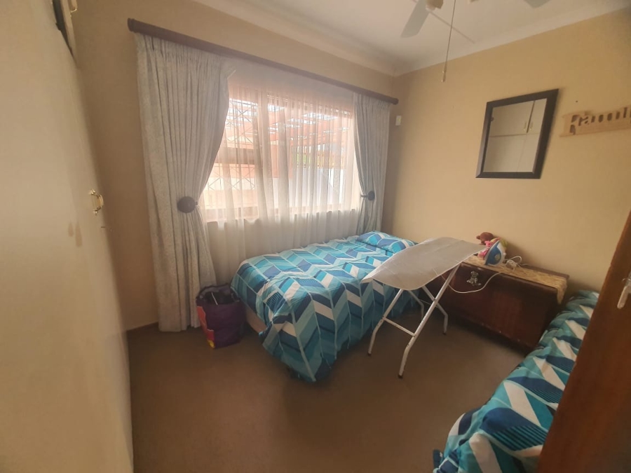 To Let 5 Bedroom Property for Rent in Beacon Bay Eastern Cape